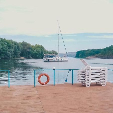 Hotel Yacht Club Mayak Dnistrivka Eksteriør billede