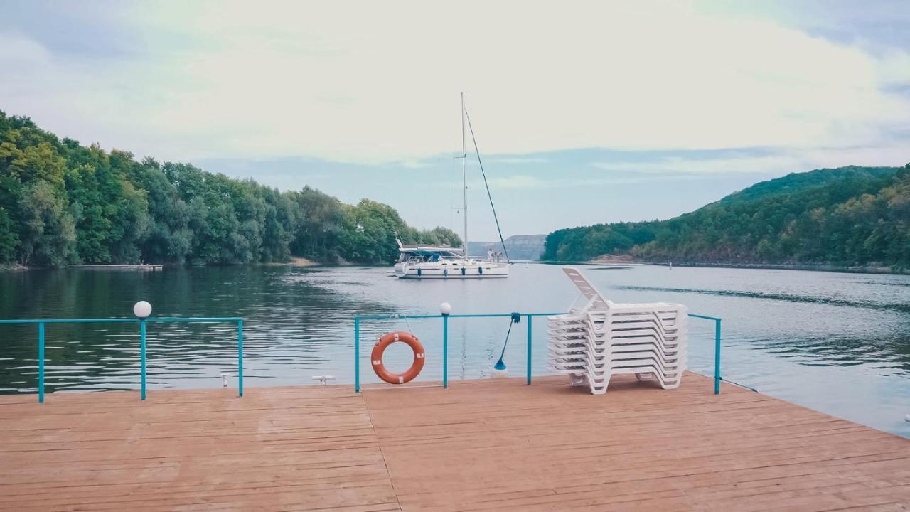 Hotel Yacht Club Mayak Dnistrivka Eksteriør billede