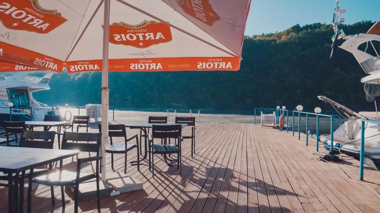 Hotel Yacht Club Mayak Dnistrivka Eksteriør billede
